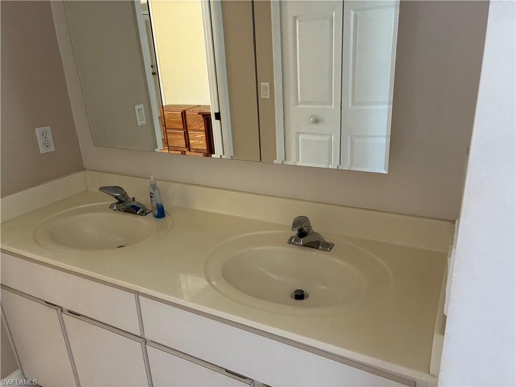 10741 Maui Cir, Estero, FL 33928-18