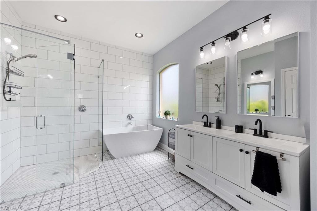 14225 Manchester Dr, Naples, FL 34114-17