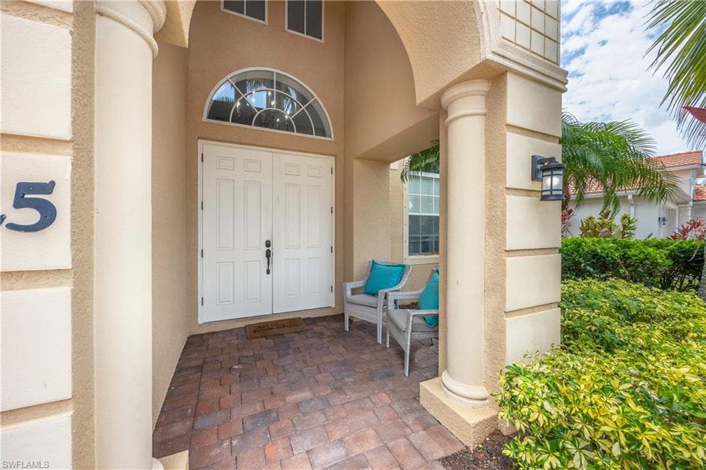 14225 Manchester Dr, Naples, FL 34114-4