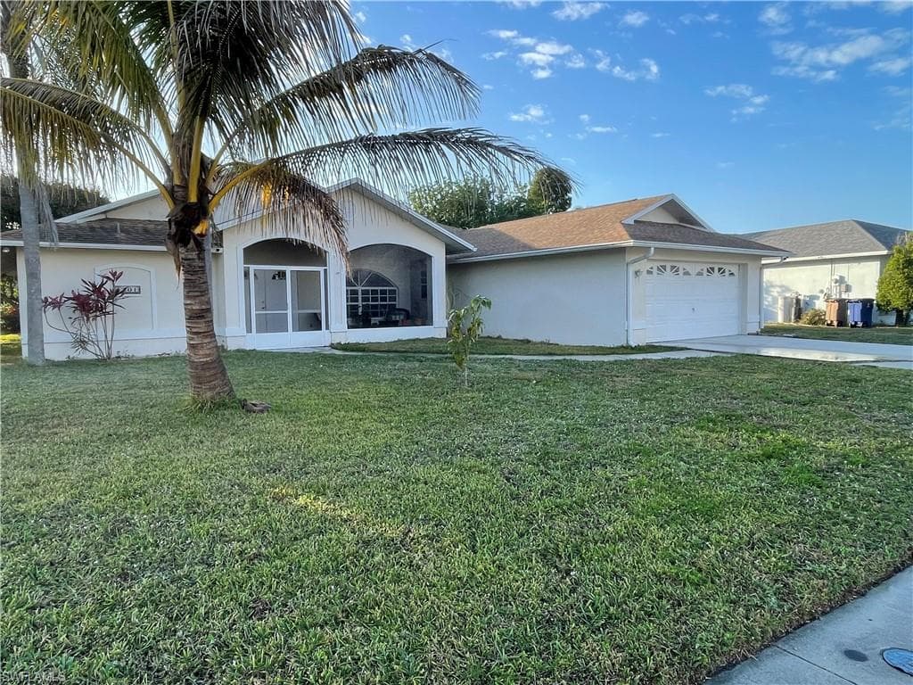1501 Senior Ct, Lehigh Acres, FL 33971-2