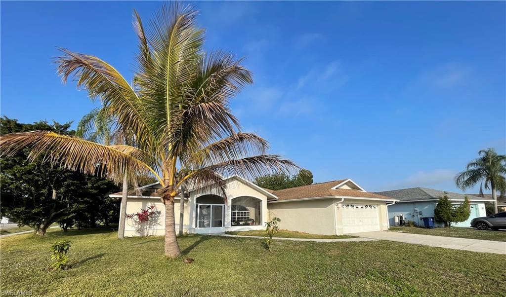 1501 Senior Ct, Lehigh Acres, FL 33971-3