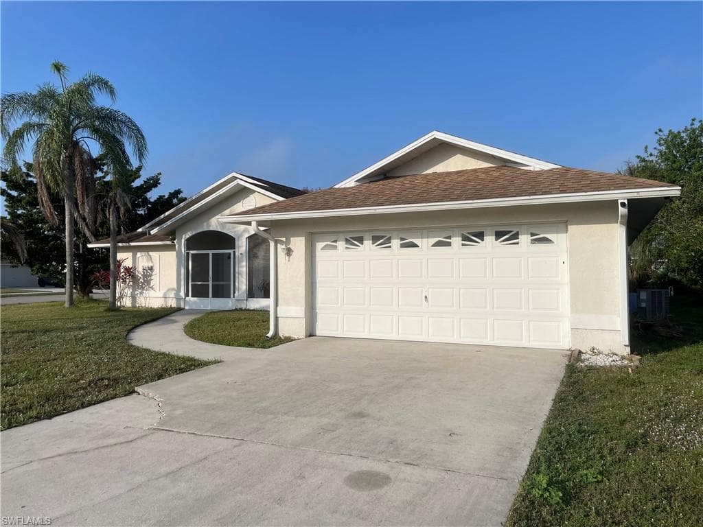 1501 Senior Ct, Lehigh Acres, FL 33971-4