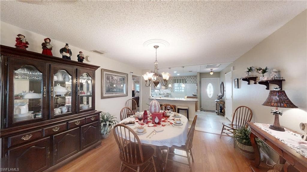 1527 Edgewater Cir, Fort Myers, FL 33919-9