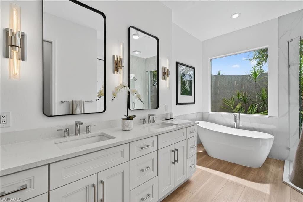 7637 Mulberry Ln, Naples, FL 34114-19