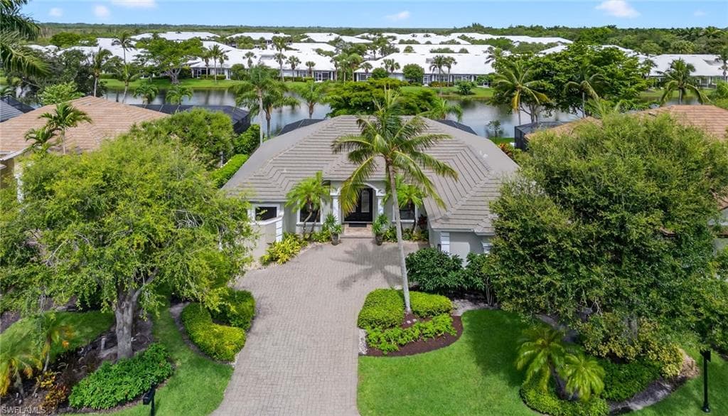 7637 Mulberry Ln, Naples, FL 34114-2