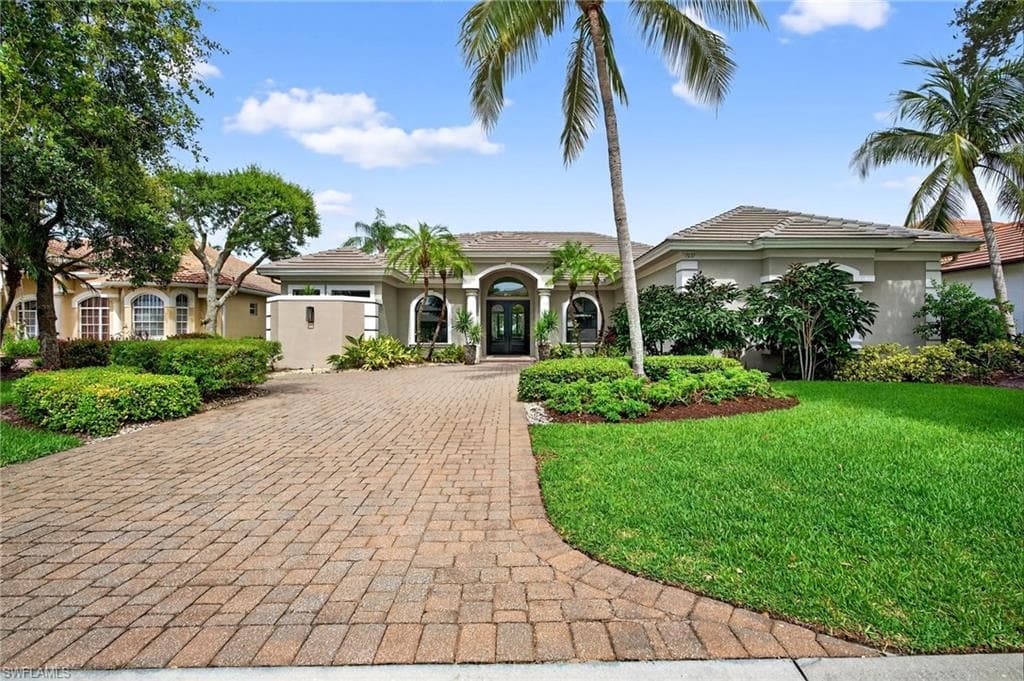 7637 Mulberry Ln, Naples, FL 34114-3