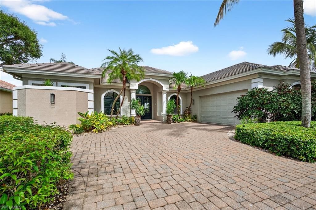 7637 Mulberry Ln, Naples, FL 34114-4