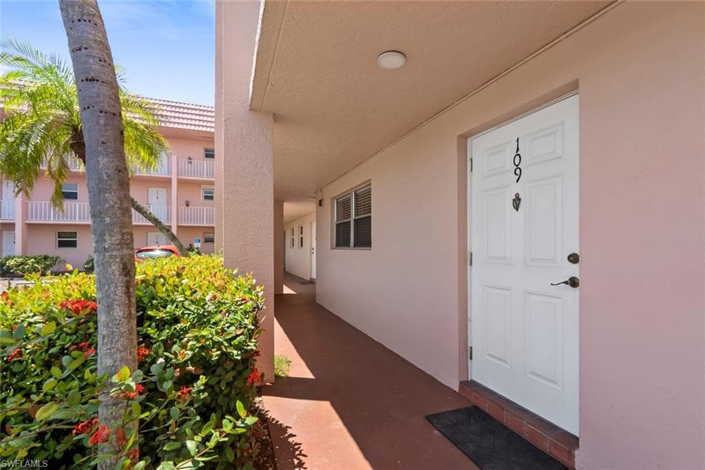 170 Turtle Lake Ct 109, Naples, FL 34105-19