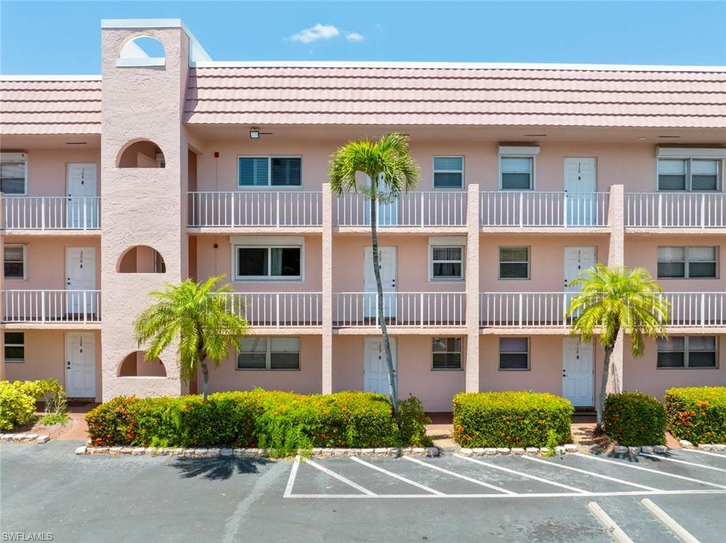 170 Turtle Lake Ct 109, Naples, FL 34105-20