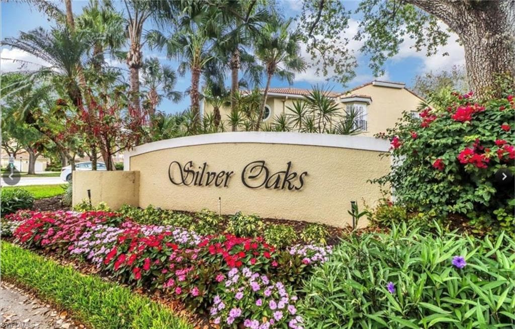 65 Silver Oaks Cir 102, Naples, FL 34119-6