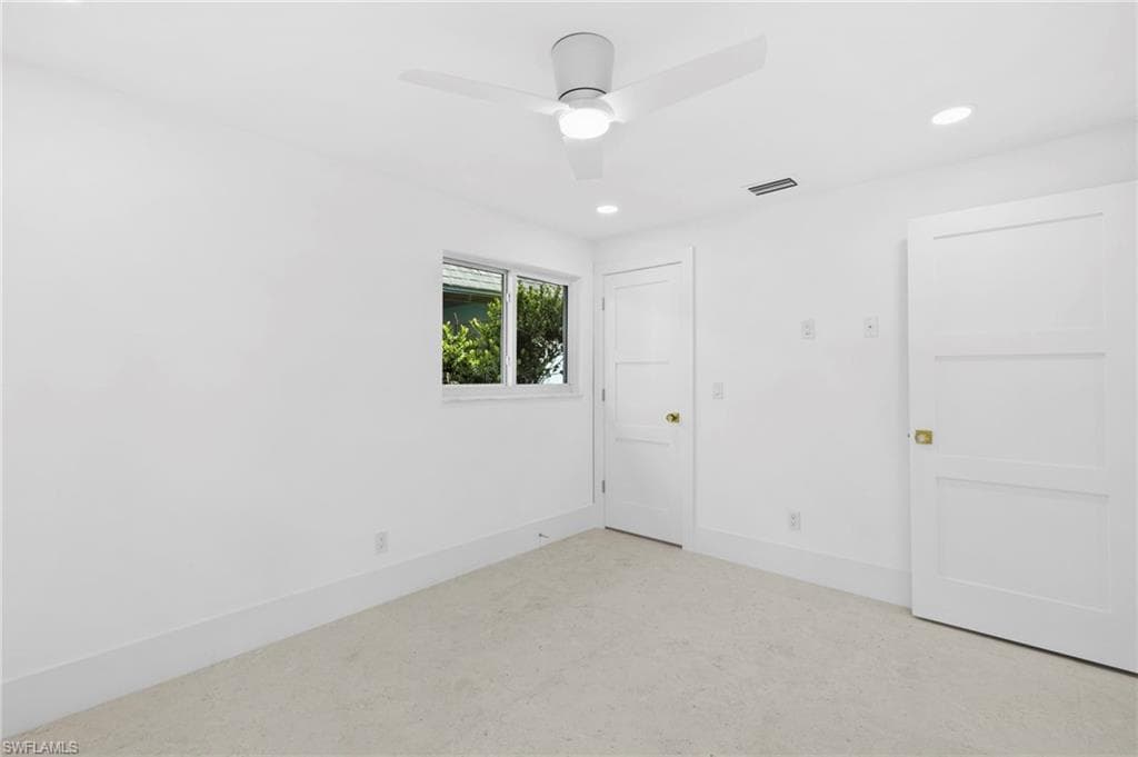 17 Knights Bridge Rd, Naples, FL 34112-12