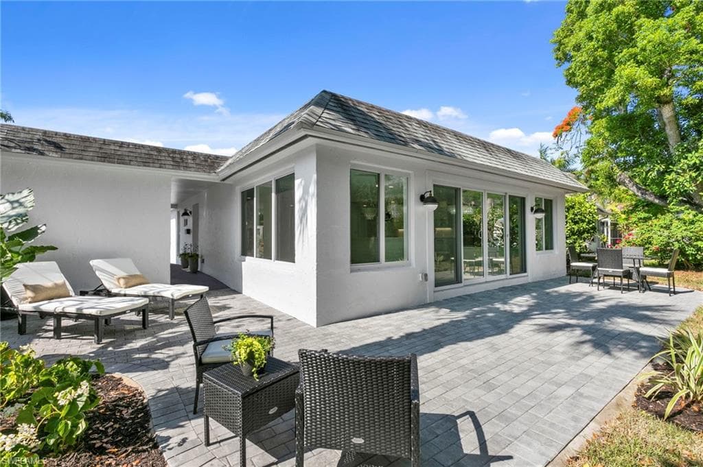 17 Knights Bridge Rd, Naples, FL 34112-4