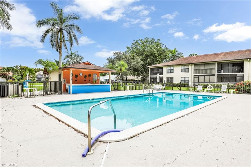 4240 Chantelle Dr B105, Naples, FL 34112-26