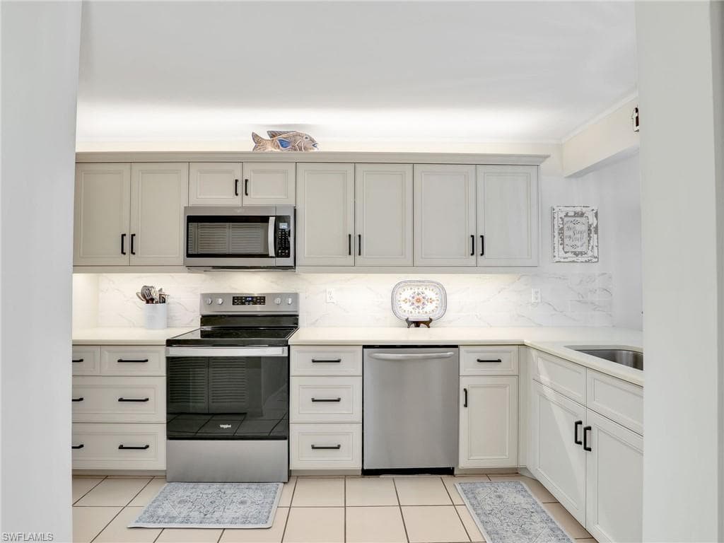 4240 Chantelle Dr B105, Naples, FL 34112-8