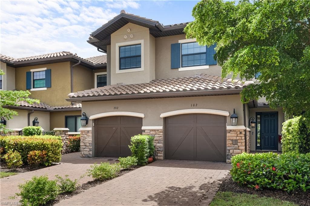 9657 Montelanico Loop 102, Naples, FL 34119-29