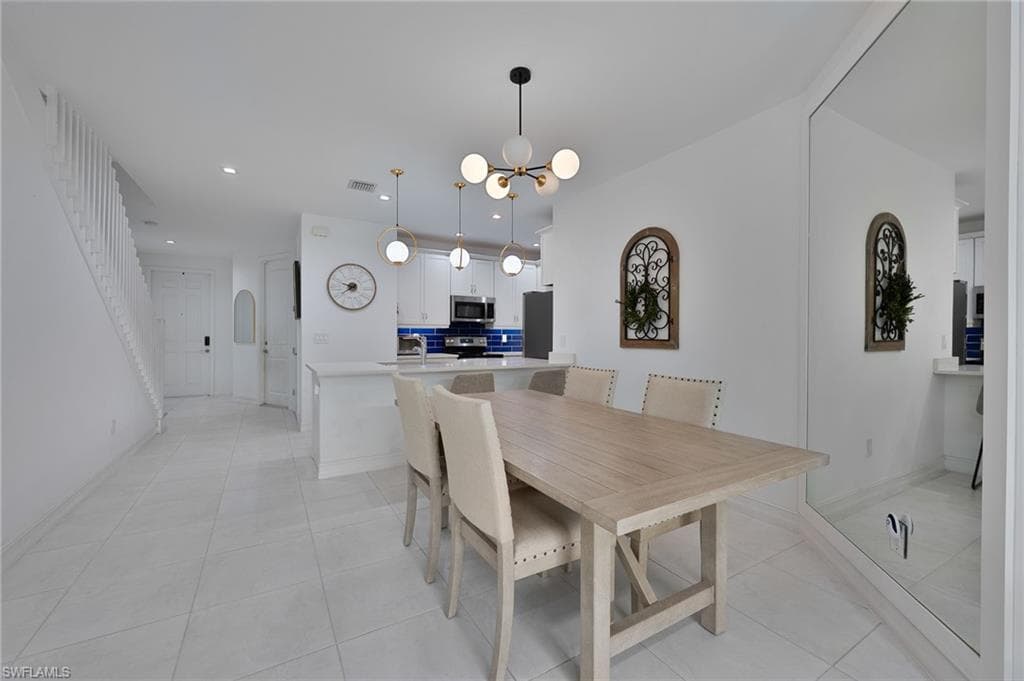 7504 Carnegie Way, Naples, FL 34119-8