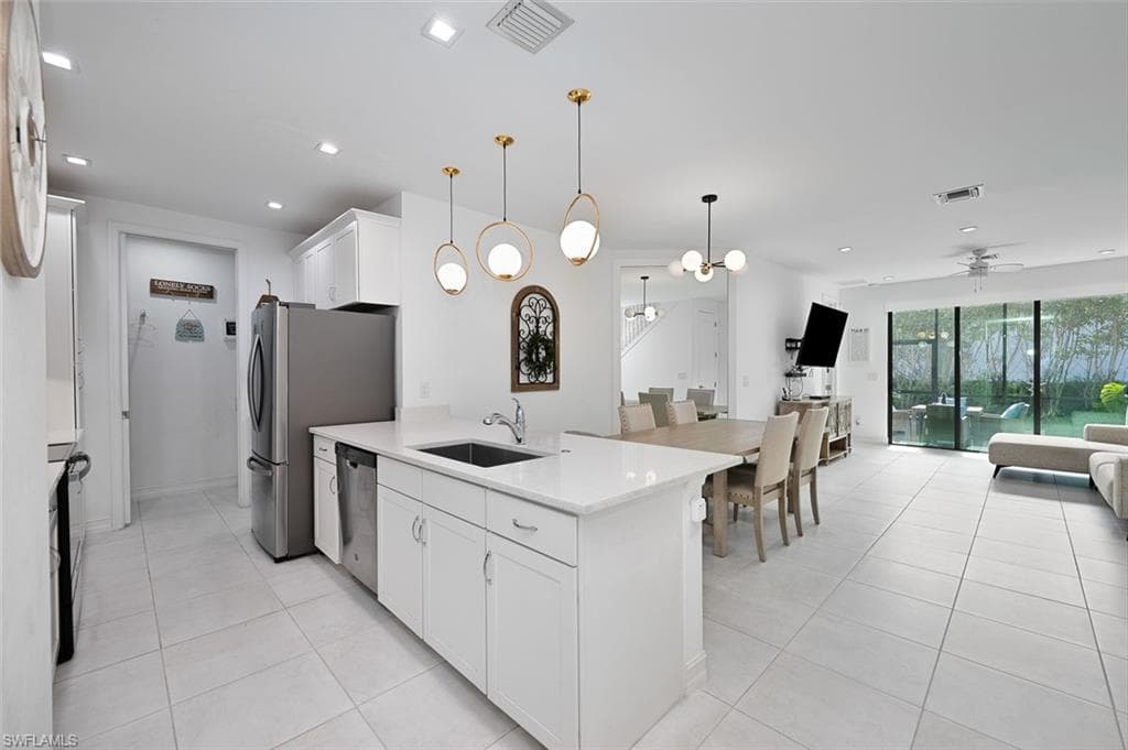 7504 Carnegie Way, Naples, FL 34119-1