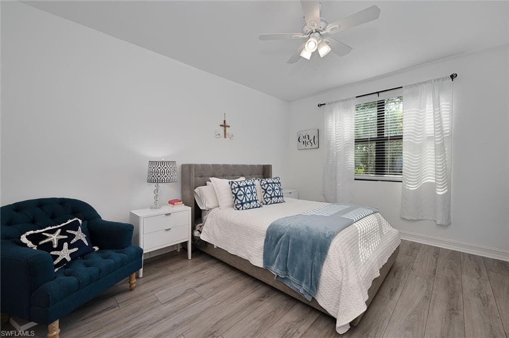 7504 Carnegie Way, Naples, FL 34119-5