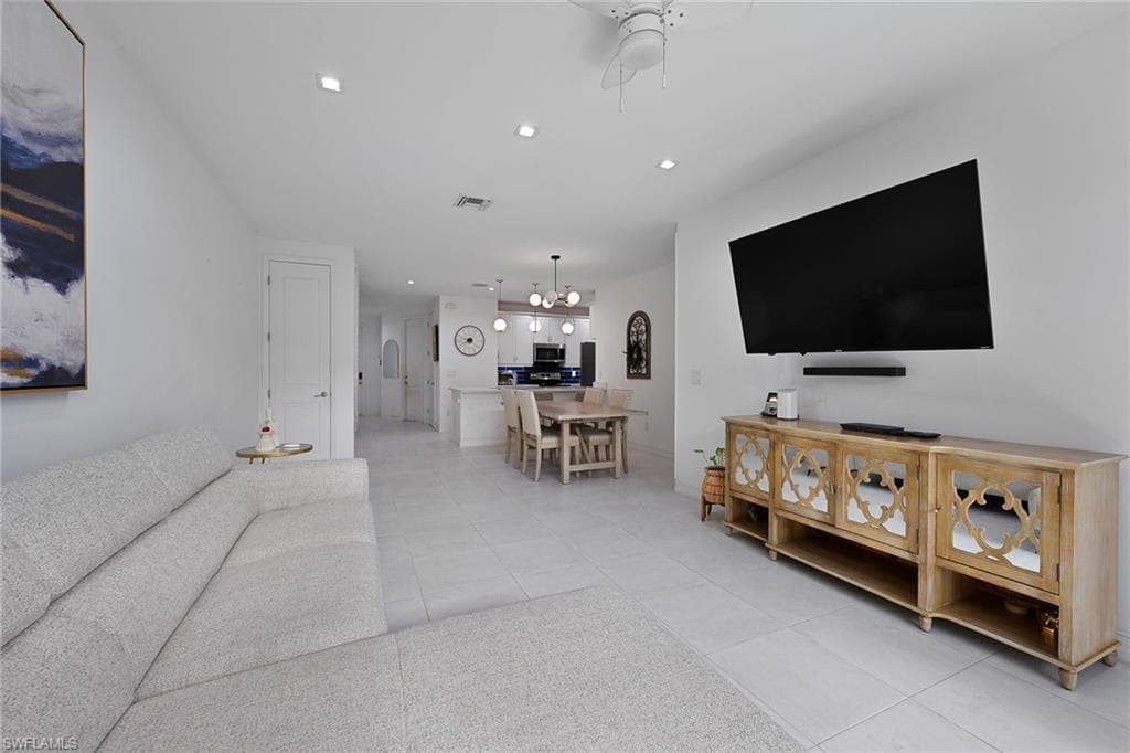 7504 Carnegie Way, Naples, FL 34119-6