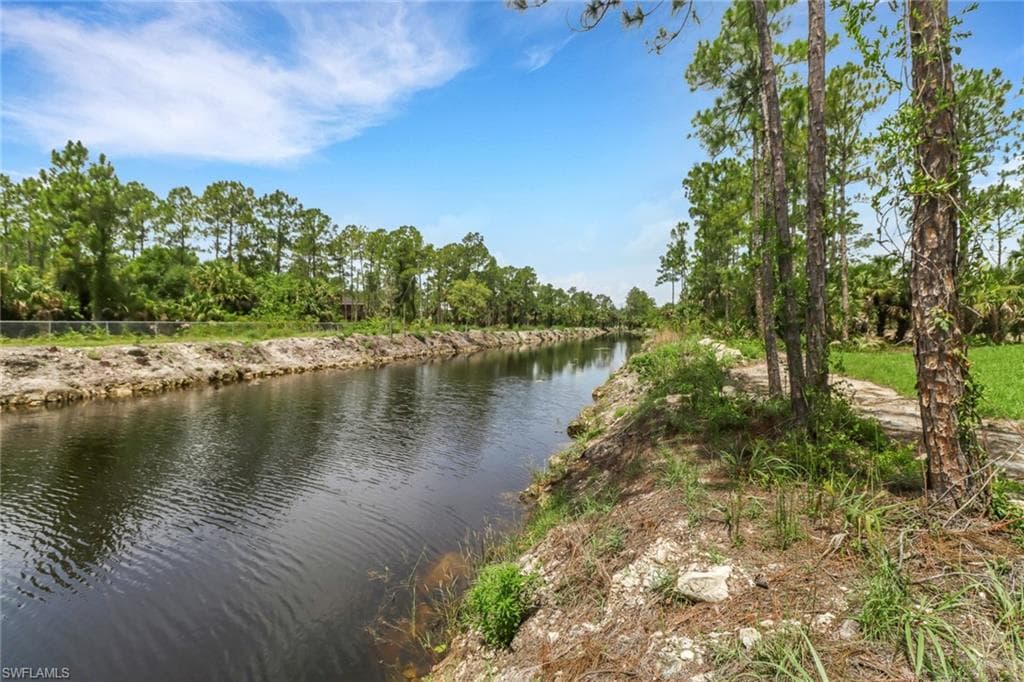 2342 10th Ave SE, Naples, FL 34117-37