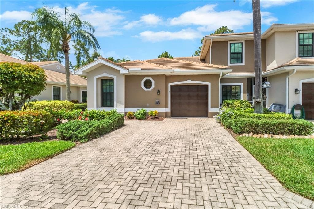 7585 Meadow Lakes Dr 401, Naples, FL 34104-1