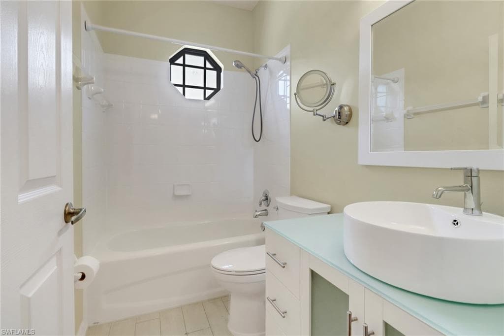 7585 Meadow Lakes Dr 401, Naples, FL 34104-24