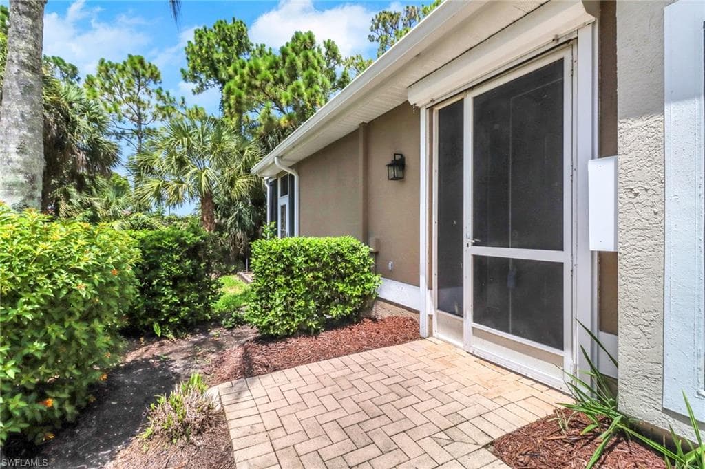 7585 Meadow Lakes Dr 401, Naples, FL 34104-4