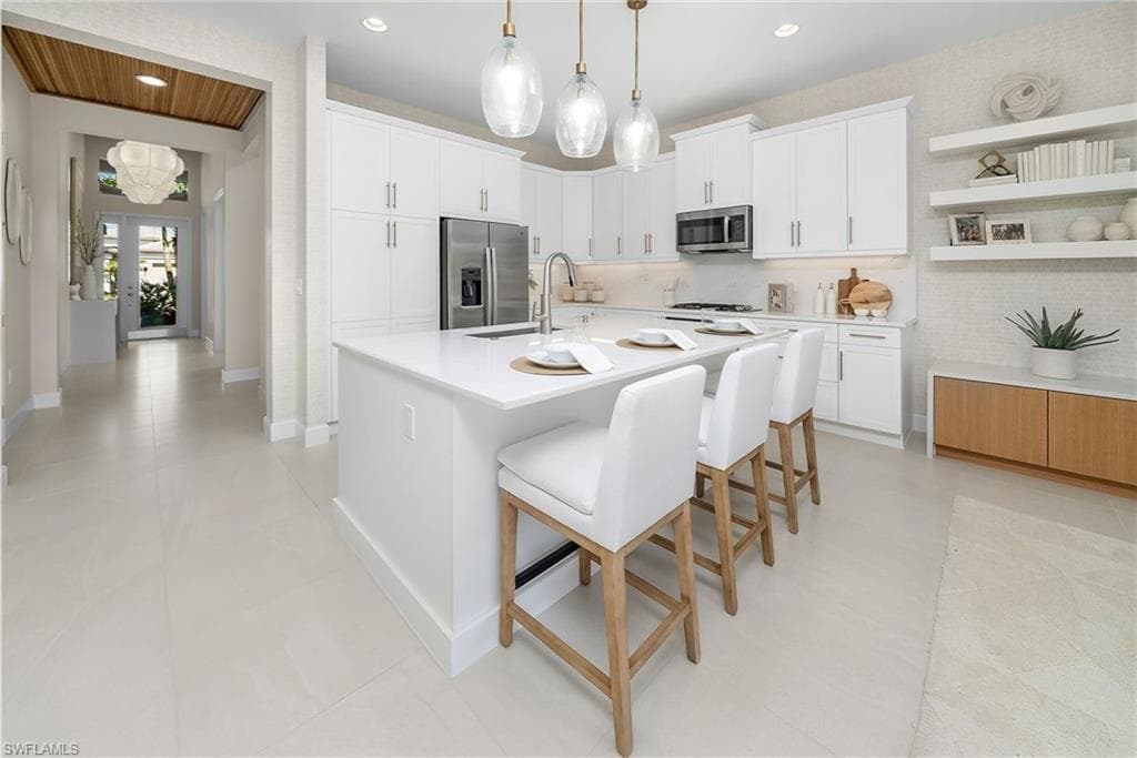 2586 Kingfisher Dr, Naples, FL 34112-6