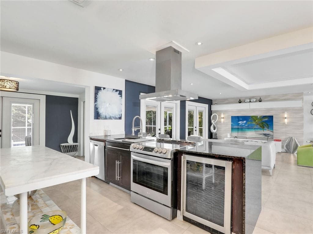 717 105th Ave N, Naples, FL 34108-14