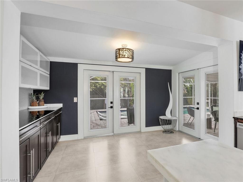 717 105th Ave N, Naples, FL 34108-17