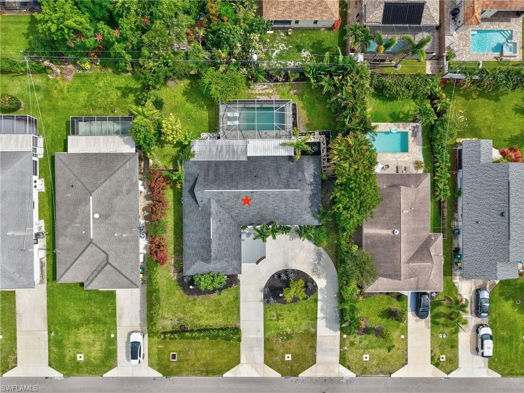 717 105th Ave N, Naples, FL 34108-3