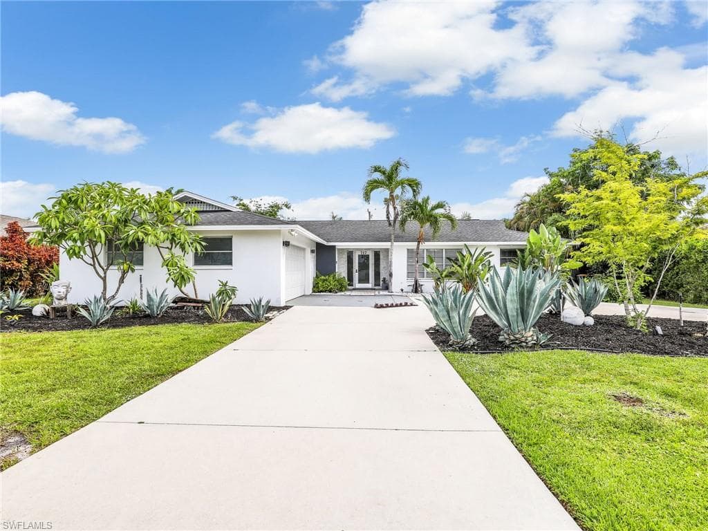 717 105th Ave N, Naples, FL 34108-4