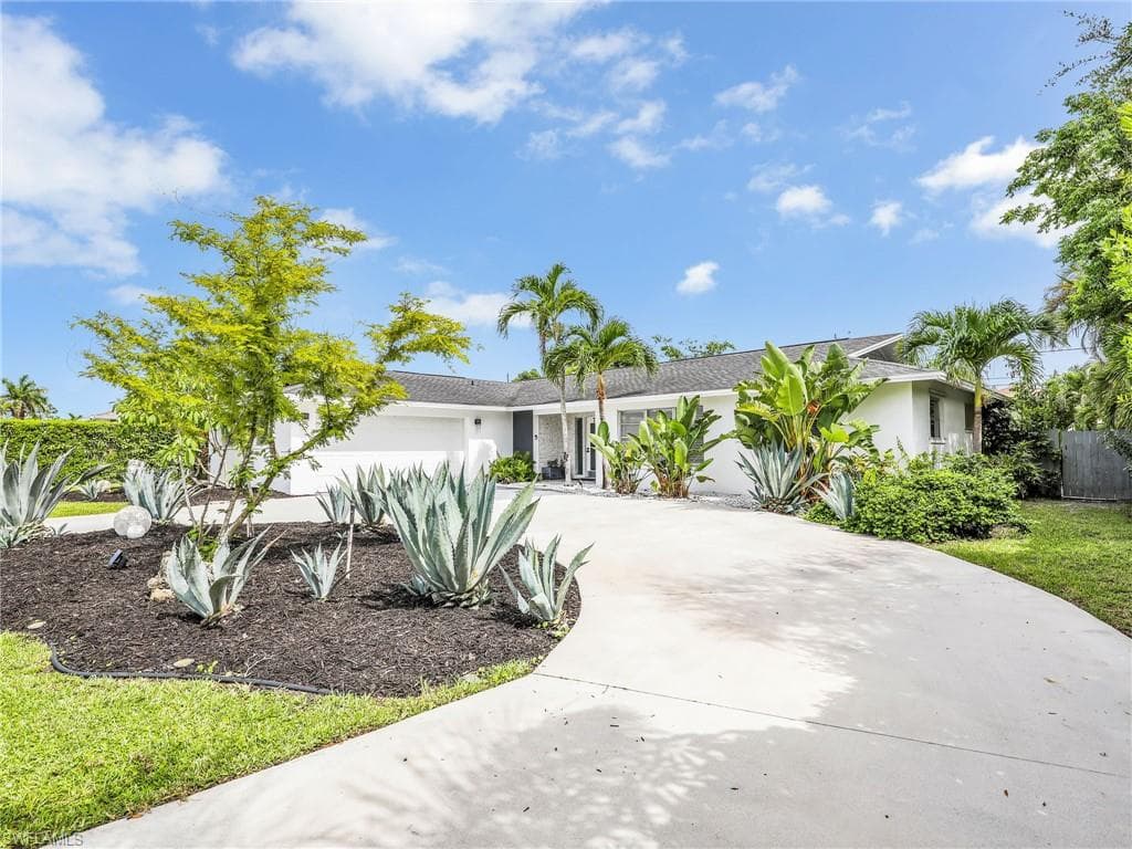 717 105th Ave N, Naples, FL 34108-5