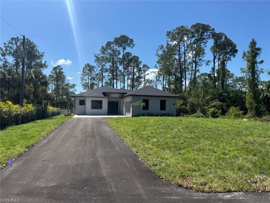 2733 32nd Ave SE, Naples, FL 34117-1