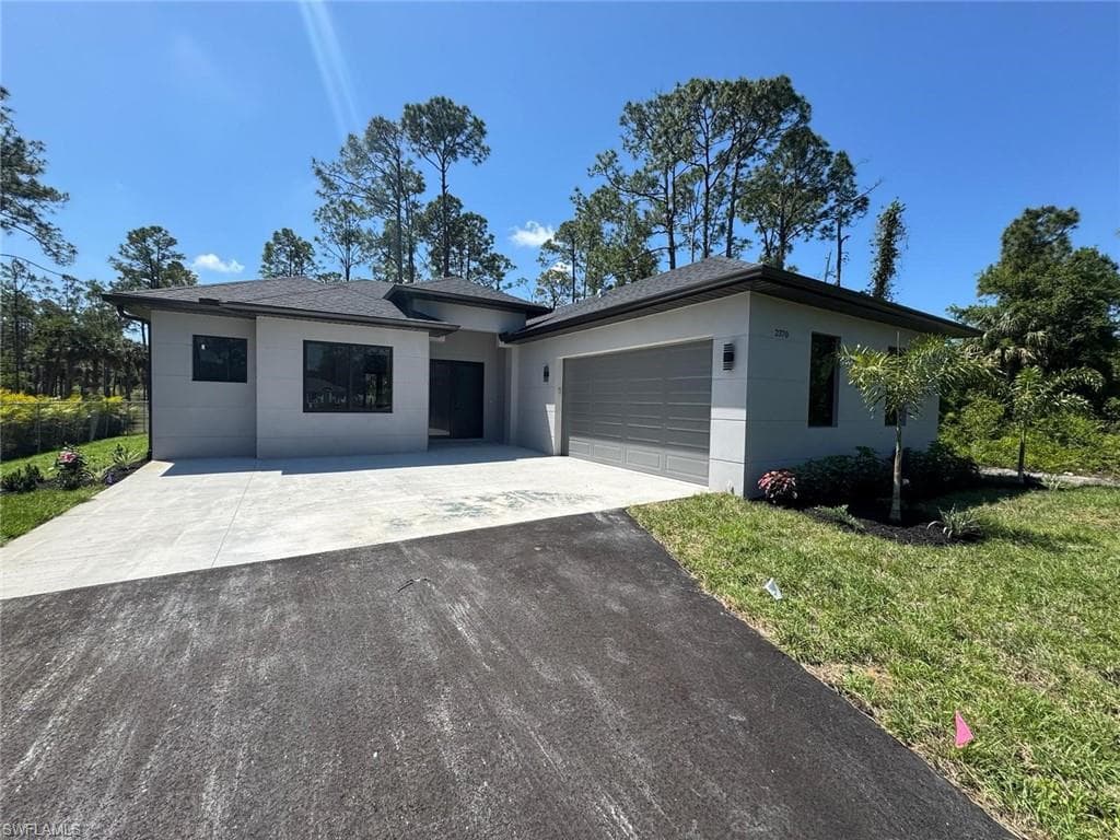 2733 32nd Ave SE, Naples, FL 34117-3