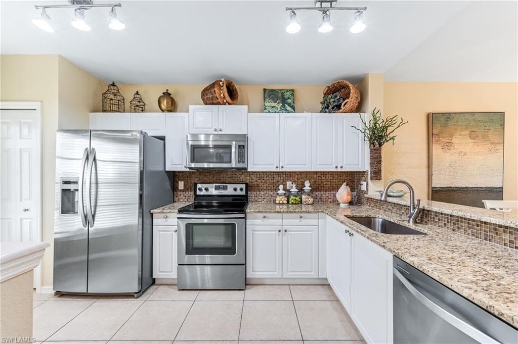 9175 Celeste Dr 308, Naples, FL 34113-9