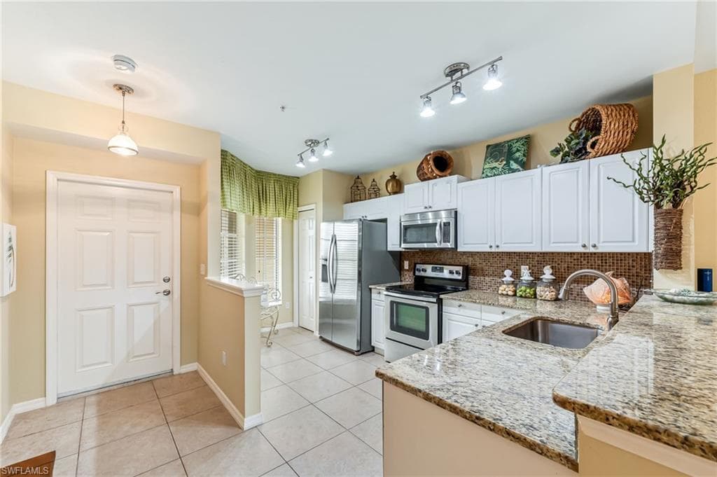 9175 Celeste Dr 308, Naples, FL 34113-8