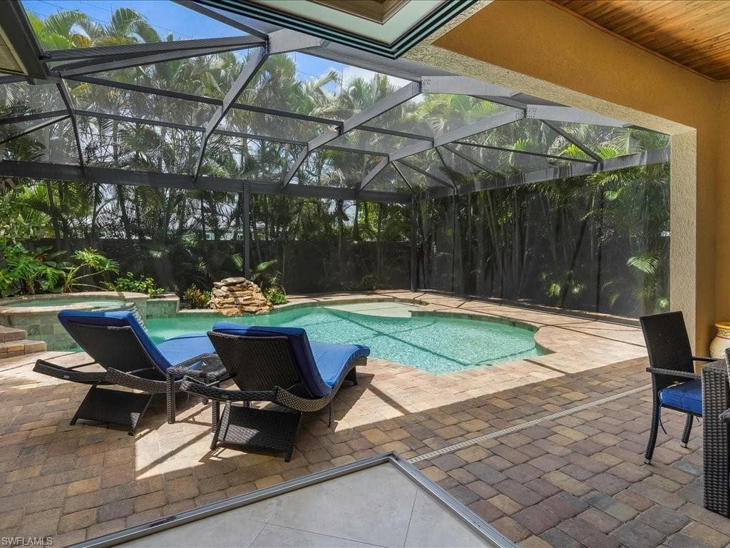 559 93rd Ave N, Naples, FL 34108-9