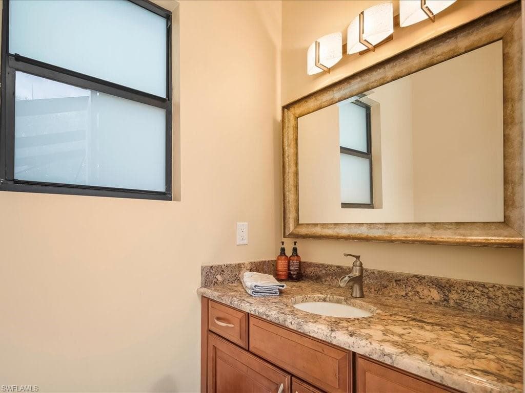 559 93rd Ave N, Naples, FL 34108-12
