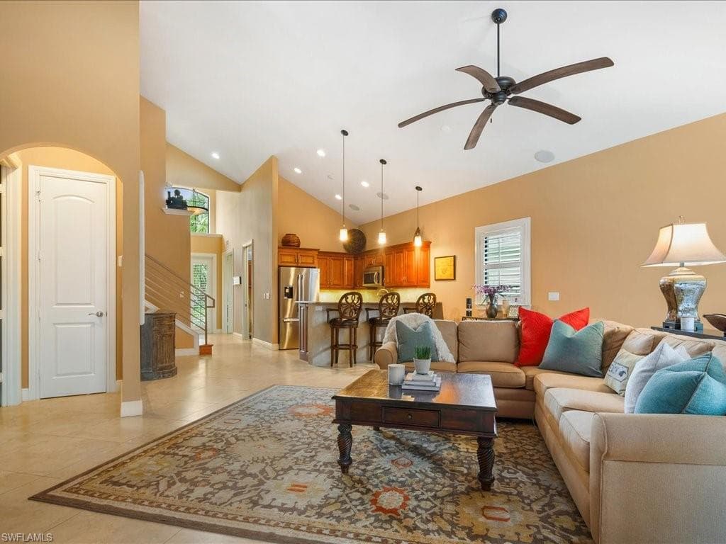 559 93rd Ave N, Naples, FL 34108-15