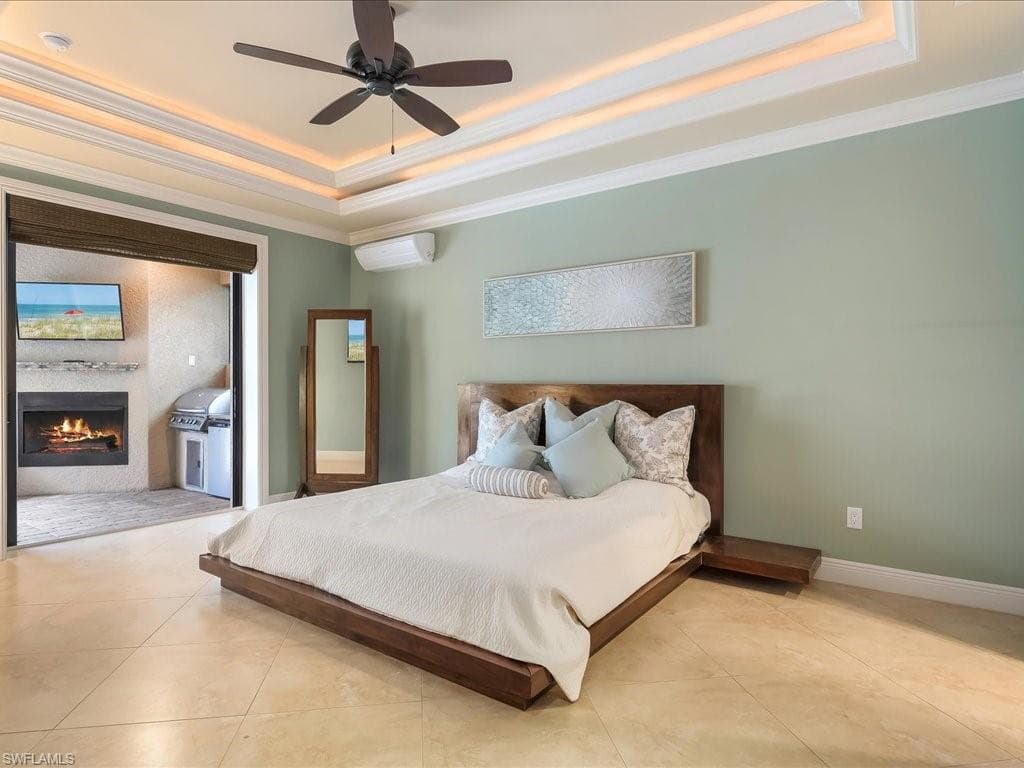 559 93rd Ave N, Naples, FL 34108-16