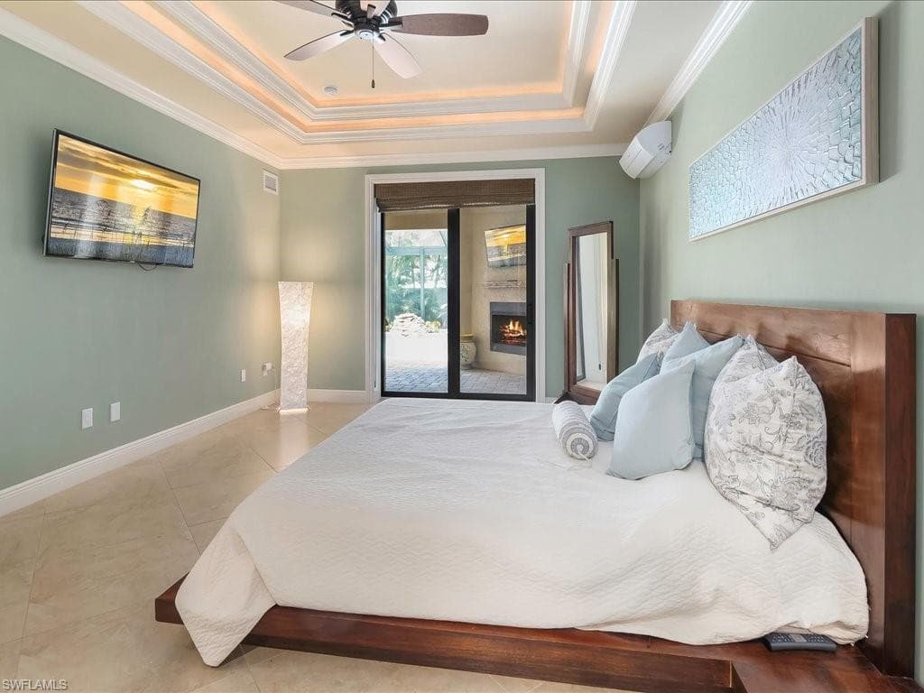 559 93rd Ave N, Naples, FL 34108-17