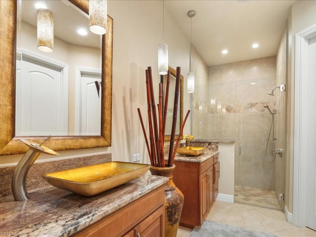 559 93rd Ave N, Naples, FL 34108-19