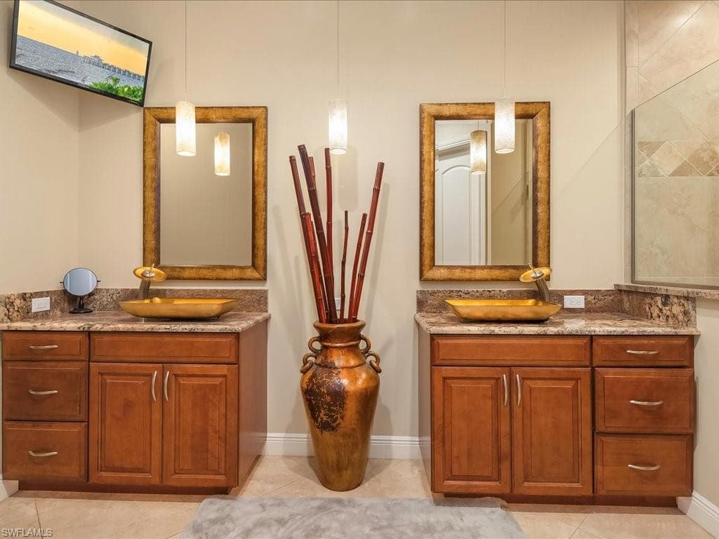 559 93rd Ave N, Naples, FL 34108-20