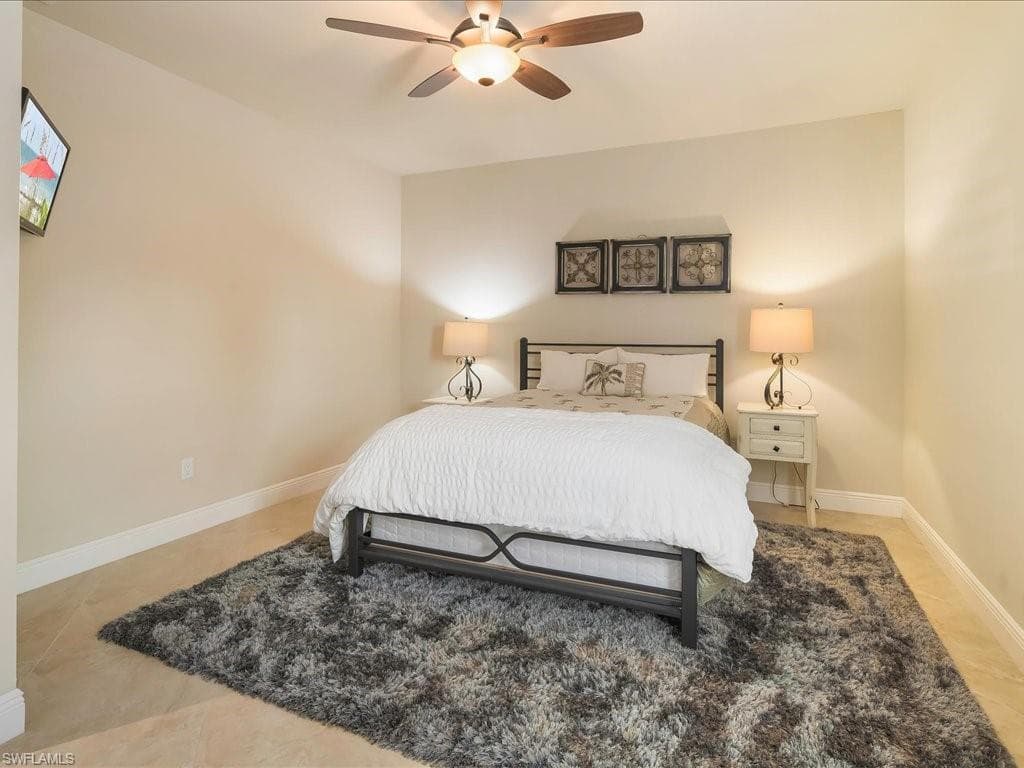 559 93rd Ave N, Naples, FL 34108-22
