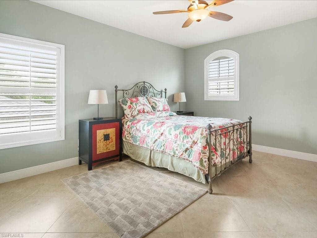 559 93rd Ave N, Naples, FL 34108-25