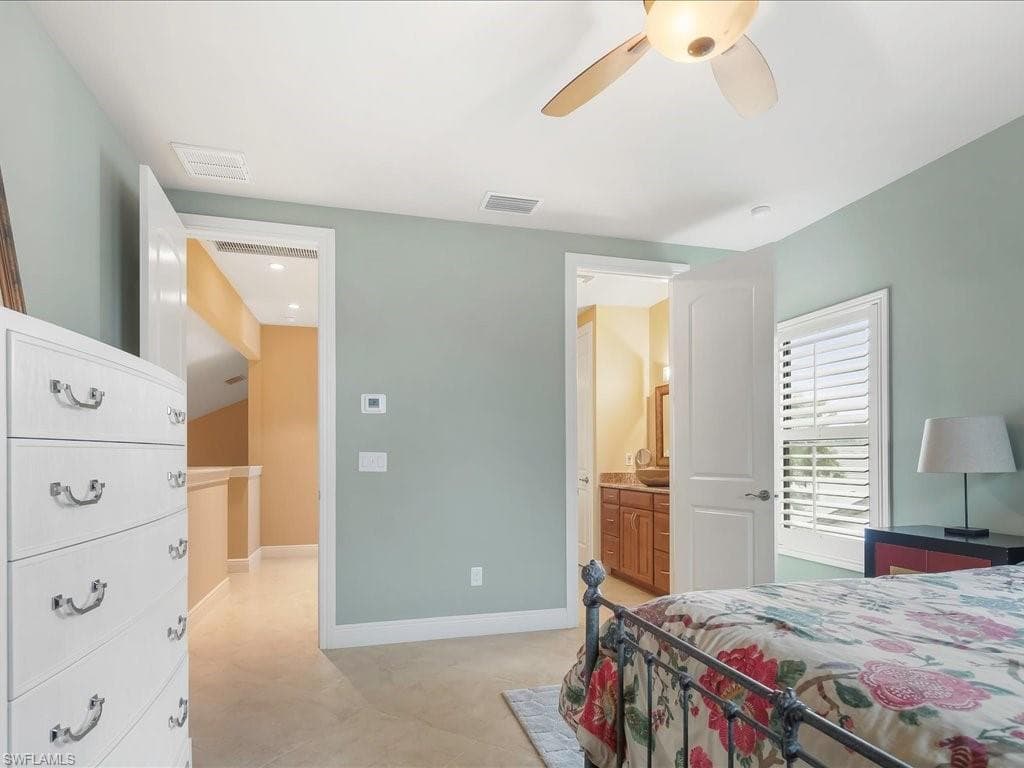 559 93rd Ave N, Naples, FL 34108-26
