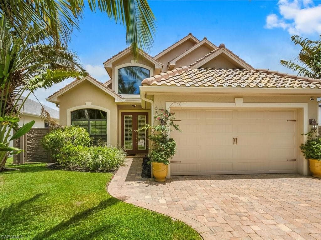 559 93rd Ave N, Naples, FL 34108-28