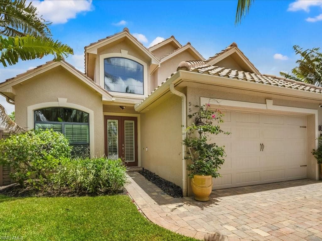 559 93rd Ave N, Naples, FL 34108-29