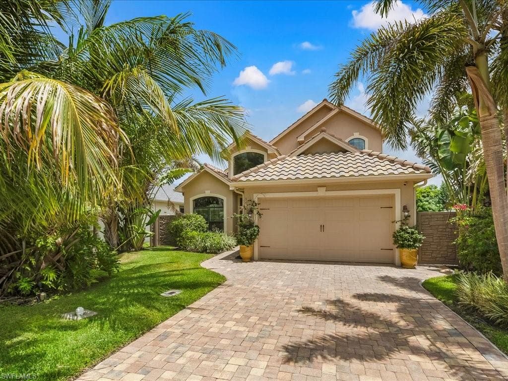 559 93rd Ave N, Naples, FL 34108-30